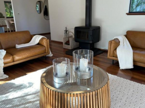 White Pebble - stylishly curated 4 bedroom home